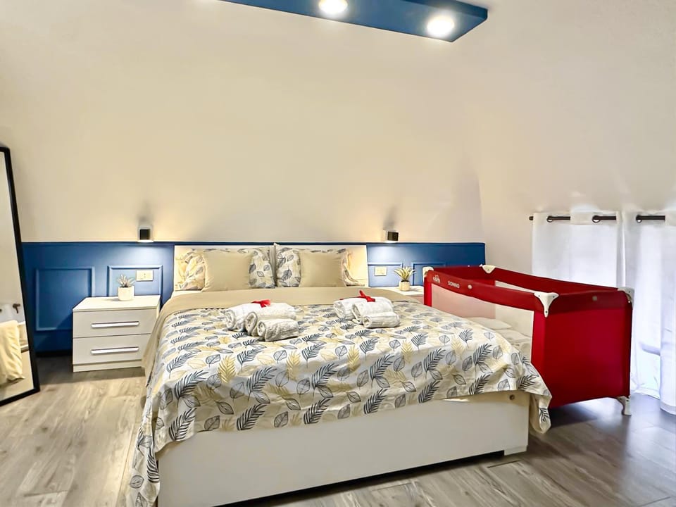 Bed, Photo of the whole room, Bedroom, cot, towels, towels