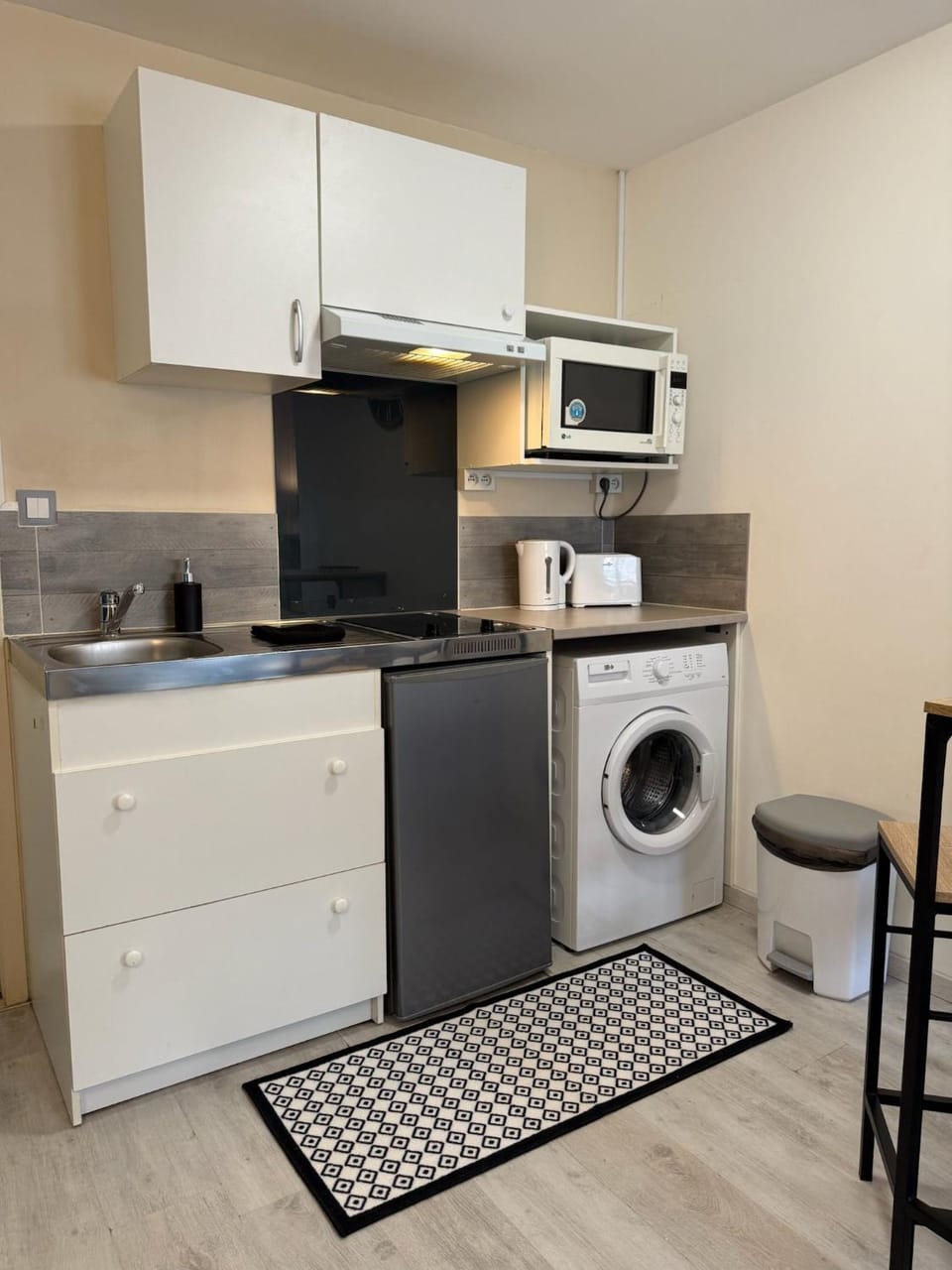 Kitchen or kitchenette, microwave, toaster