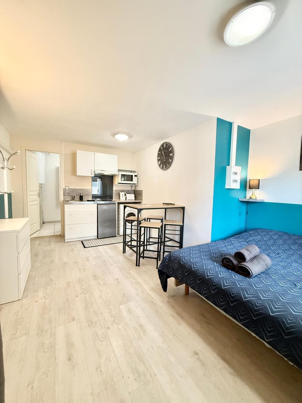 Kitchen or kitchenette, Photo of the whole room, Seating area