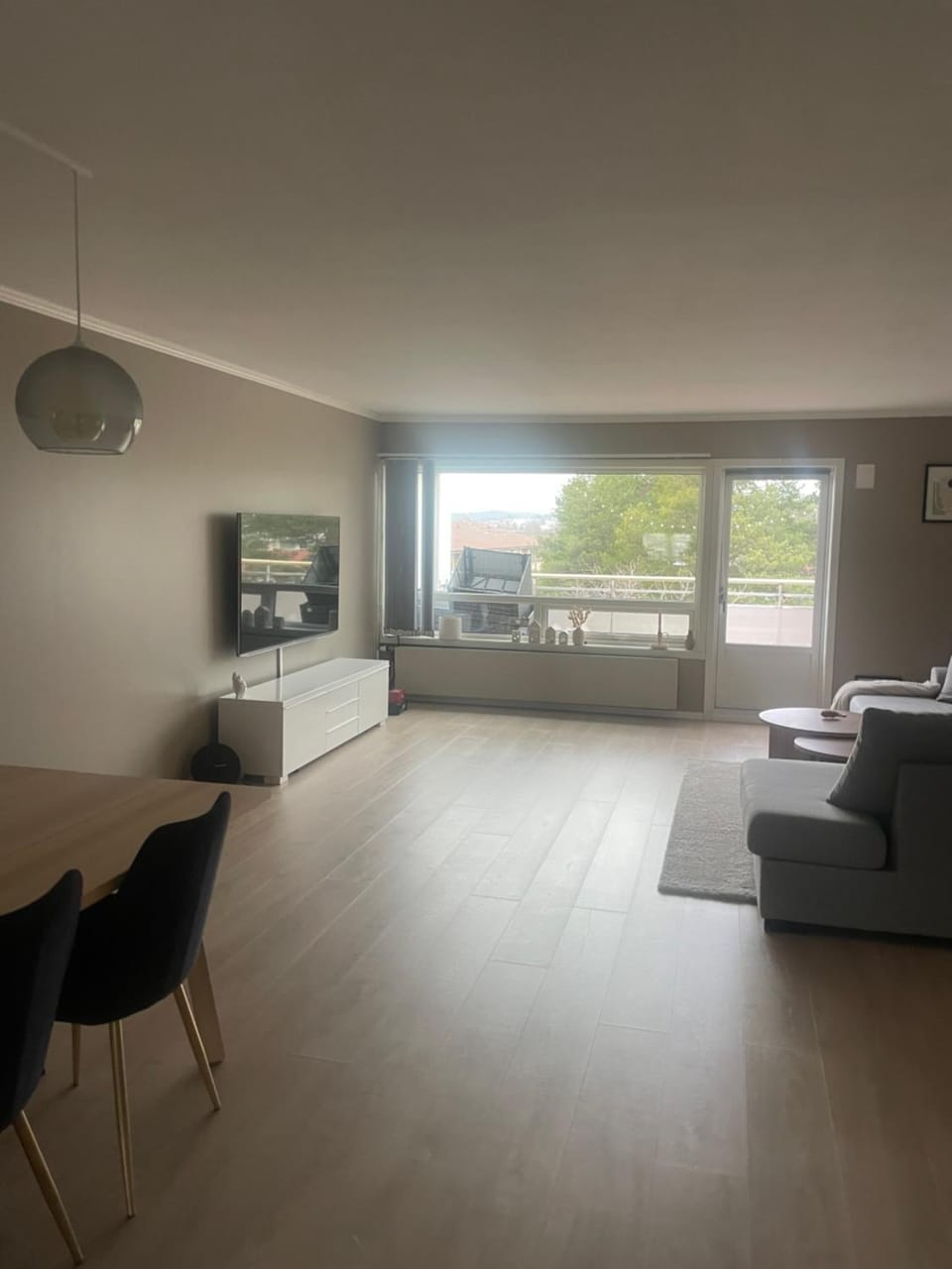 Communal lounge/ TV room, TV and multimedia, Living room, Seating area, Evening entertainment