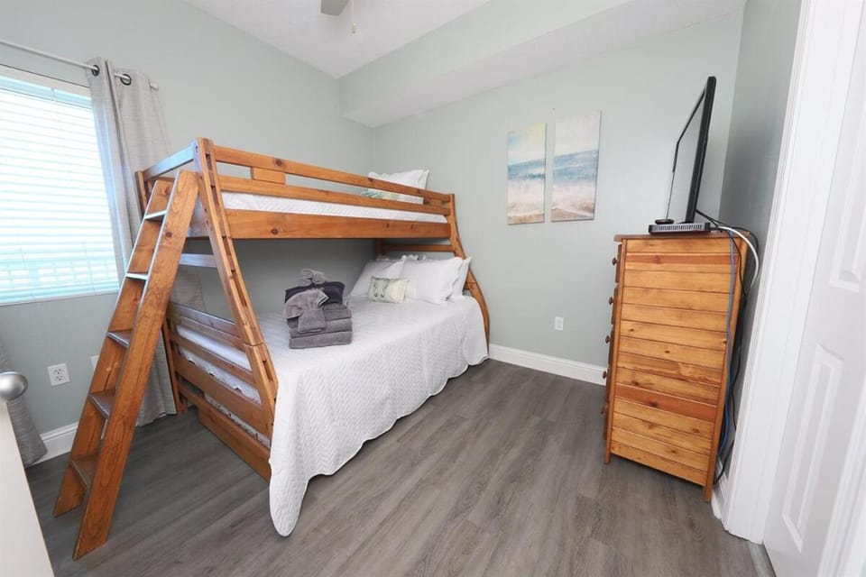 Lighthouse 715 3 Bed, 3 Bath - 3 Pools Right on Beach Walk to Hangout Apartment in Gulf Shores