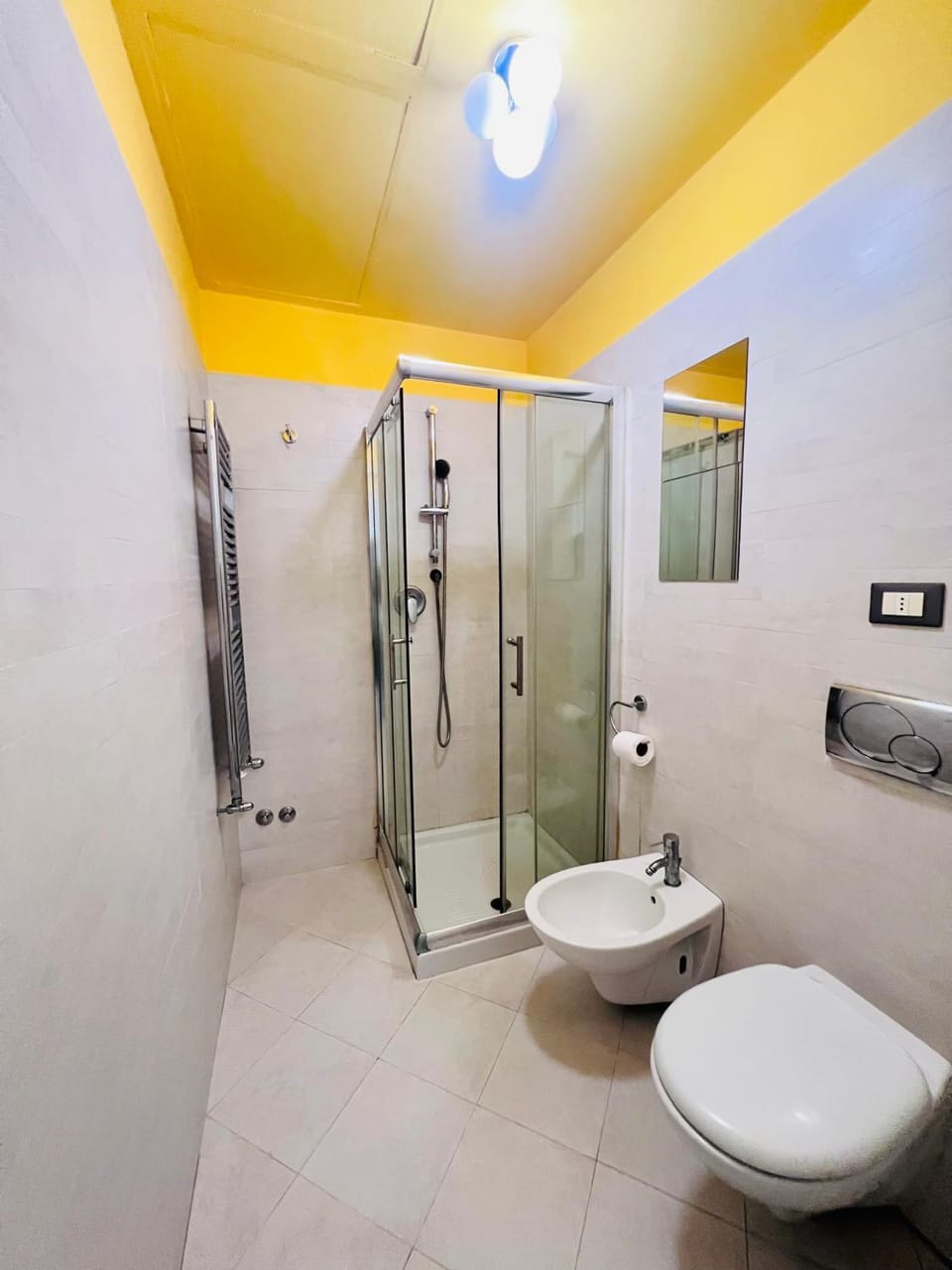 Shower, Toilet, Bathroom, bidet, towels