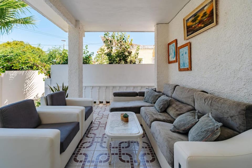 Private Pool Villa BBQ 5-min Walk to Beach Villa in Torrevieja
