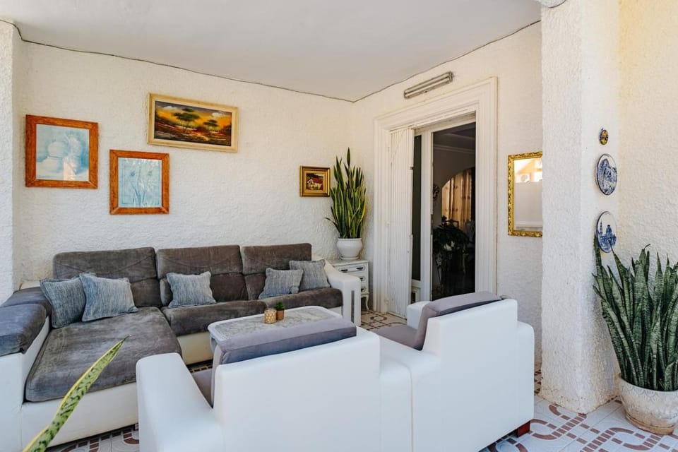 Private Pool Villa BBQ 5-min Walk to Beach Villa in Torrevieja