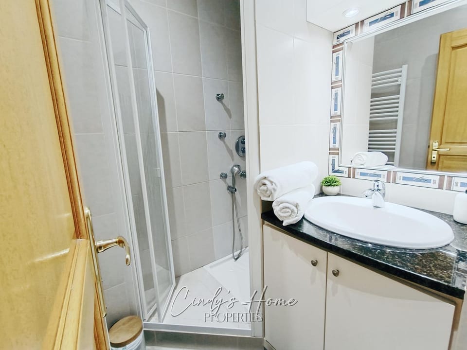 Shower, Bathroom, towels