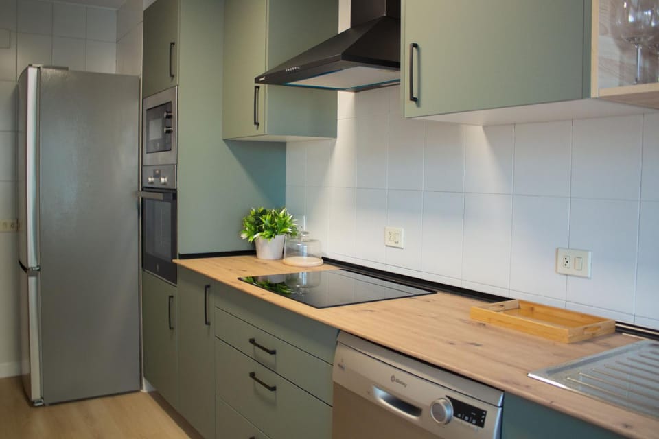 Kitchen or kitchenette, dishwasher, oven, stove