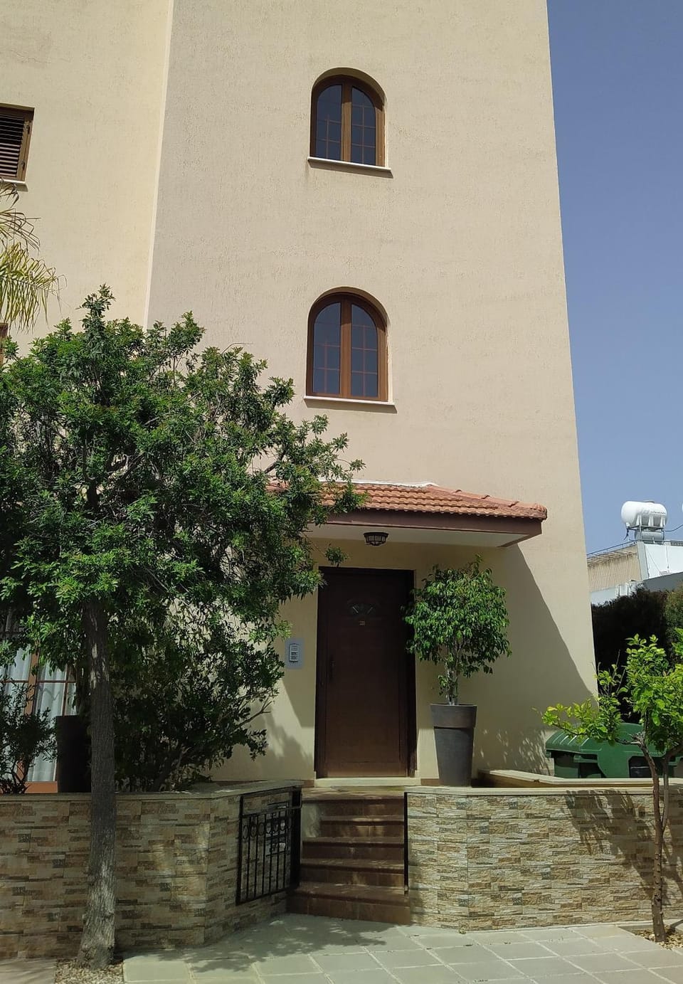 Facade/entrance
