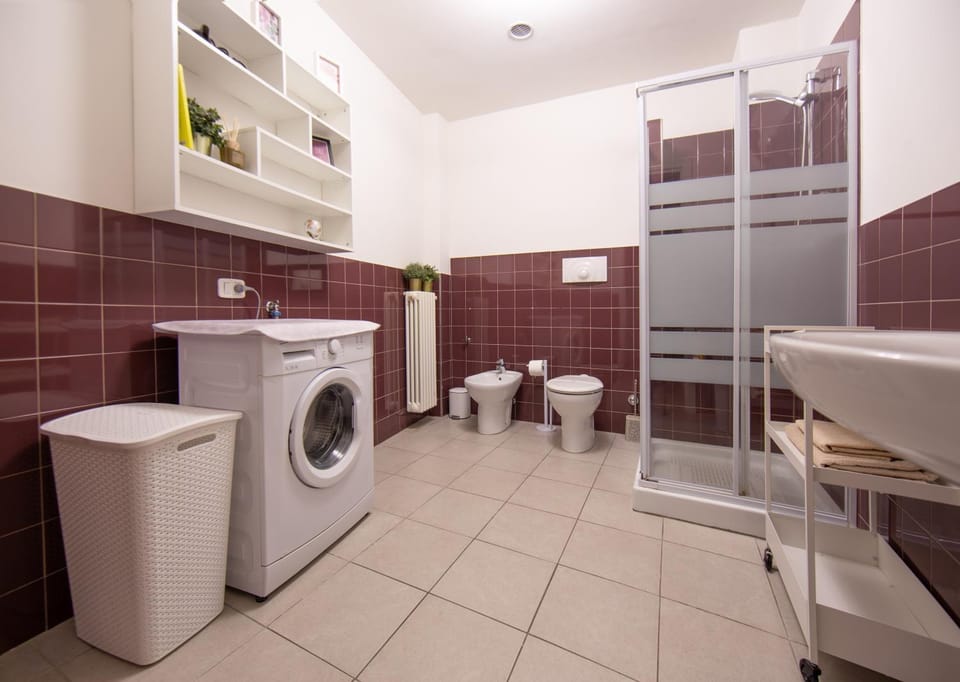 Toilet, Bathroom, towels, washing machine, dryer
