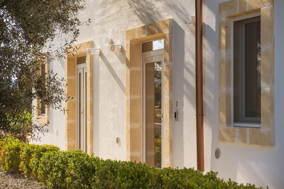 Property building, Facade/entrance, Garden, Garden view