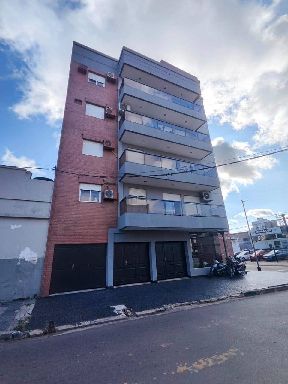 Property building, Day, Neighbourhood, Street view, Location, Parking