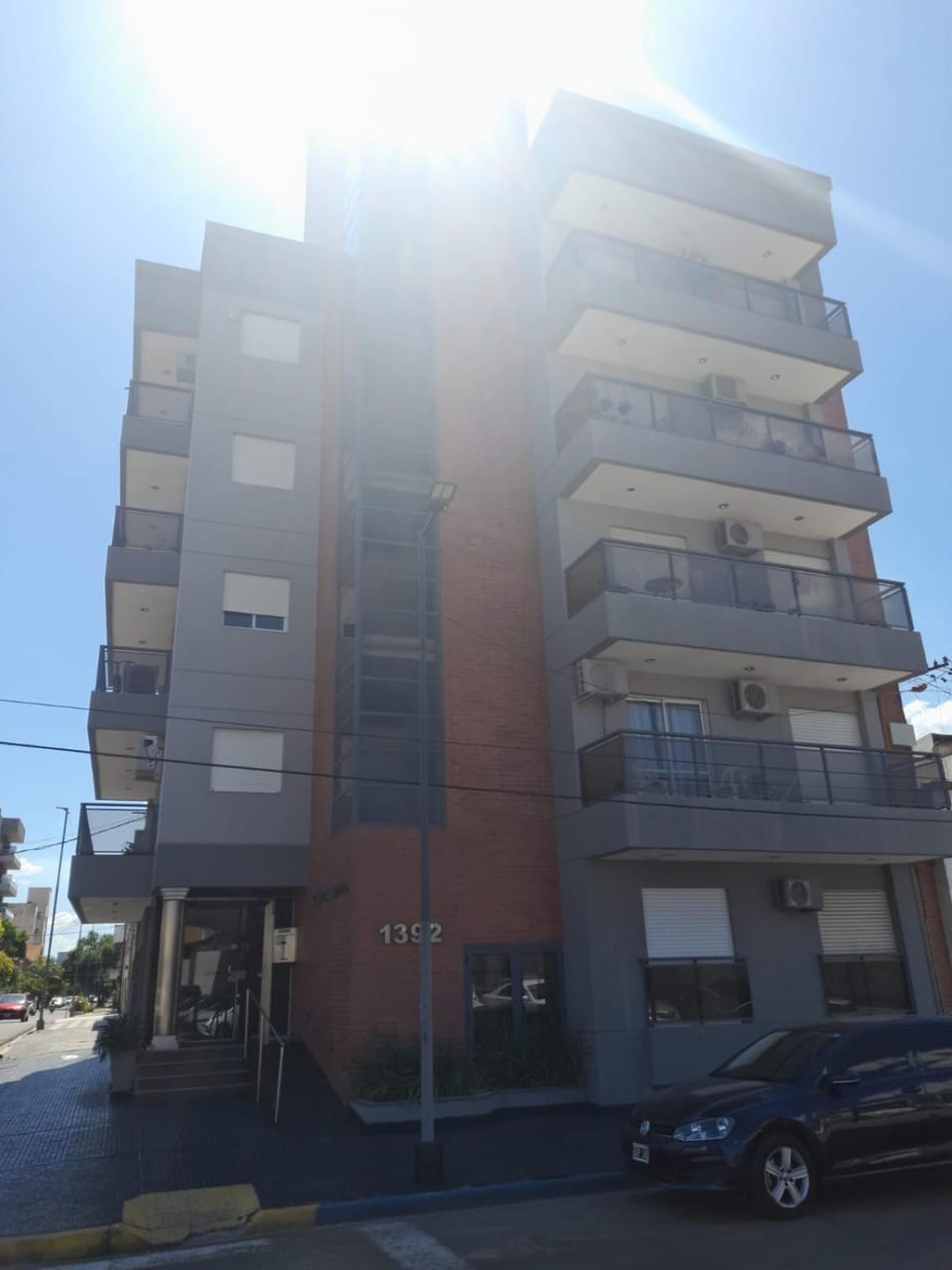 Property building, Day, Neighbourhood, Street view, Parking
