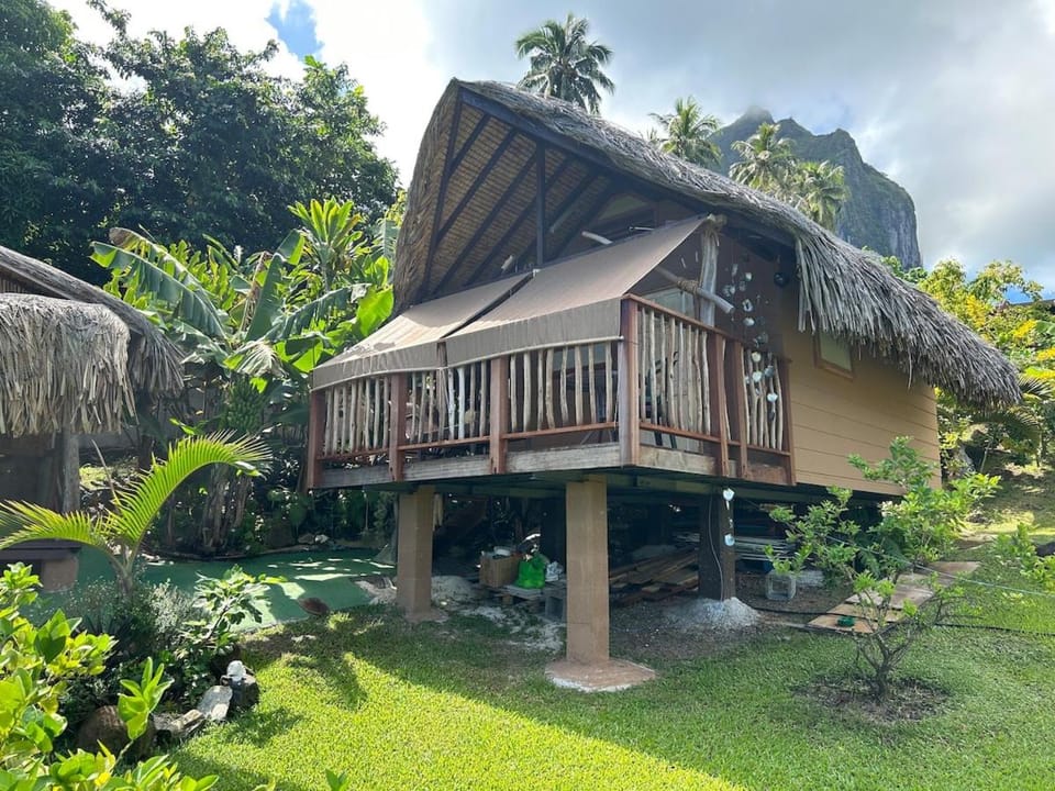 Landing One Lodge Chalet in Bora-Bora