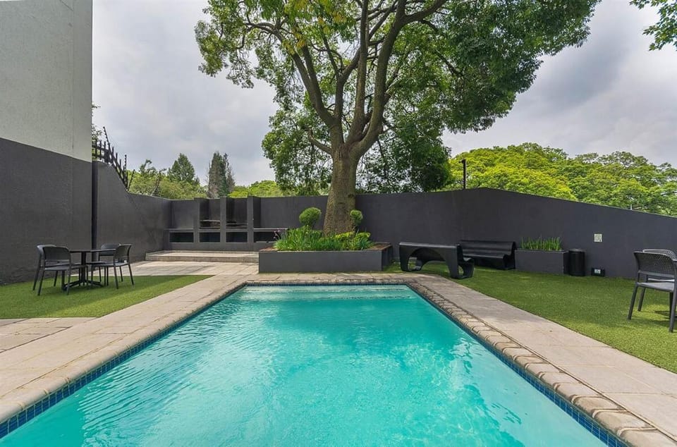 One bedroom Executive Apartment, Rosebank , Johannesburg Apartment in Johannesburg