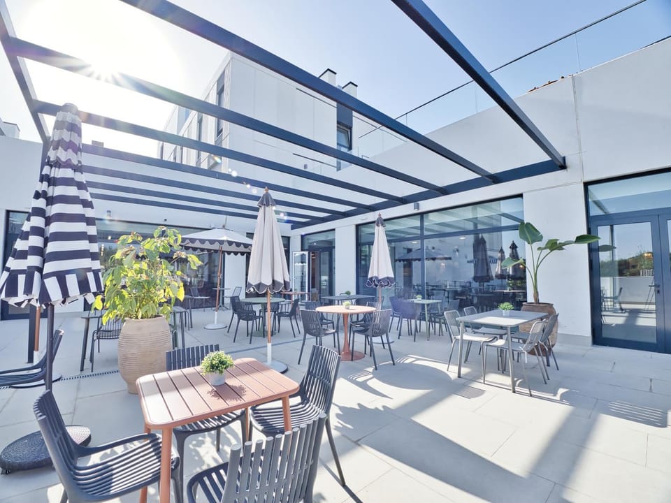 Patio, Balcony/Terrace, Living room, Seating area