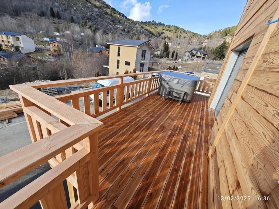 Chalet NEUF Jacuzzi Terrasse Salle jeux proche Font Romeu Chalet in Bolquère