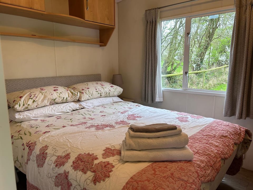 Strongate Orchard Farm stay Bridport Dorset- Jurassic Coast 10 min drive Chalet in West Dorset District