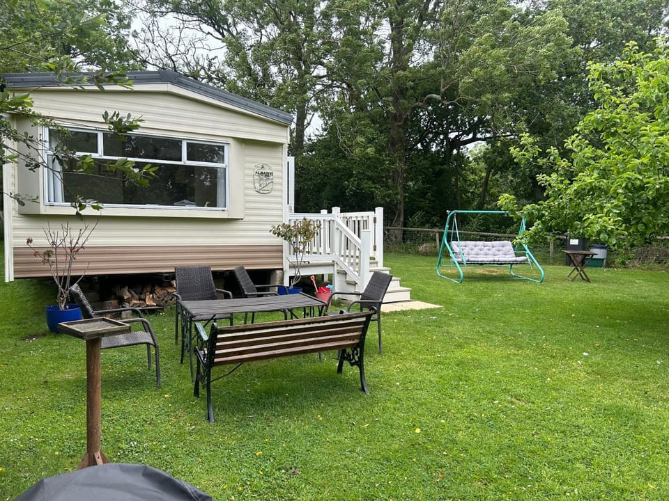 Strongate Orchard Farm stay Bridport Dorset- Jurassic Coast 10 min drive Chalet in West Dorset District