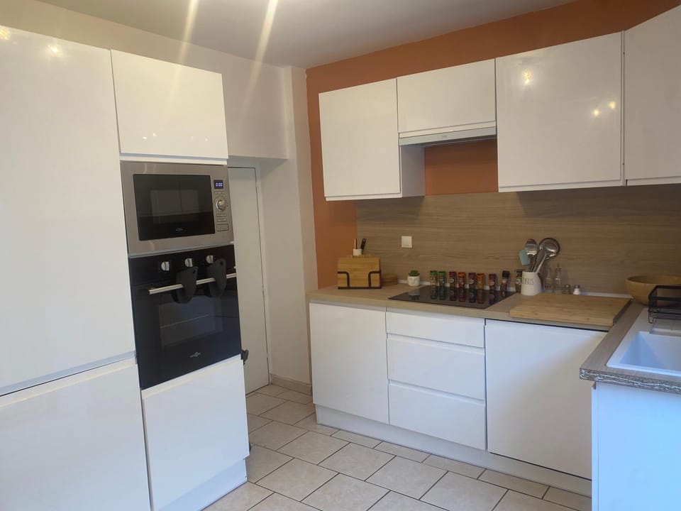 Kitchen or kitchenette, dishwasher, oven, stove