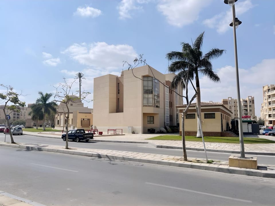 Property building, Neighbourhood, Street view, Location, Parking