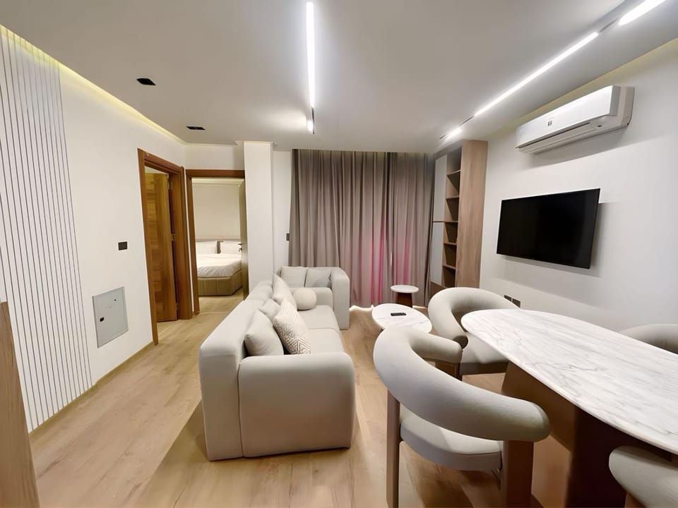 Communal lounge/ TV room, TV and multimedia, Living room, Seating area, Evening entertainment, air conditioner
