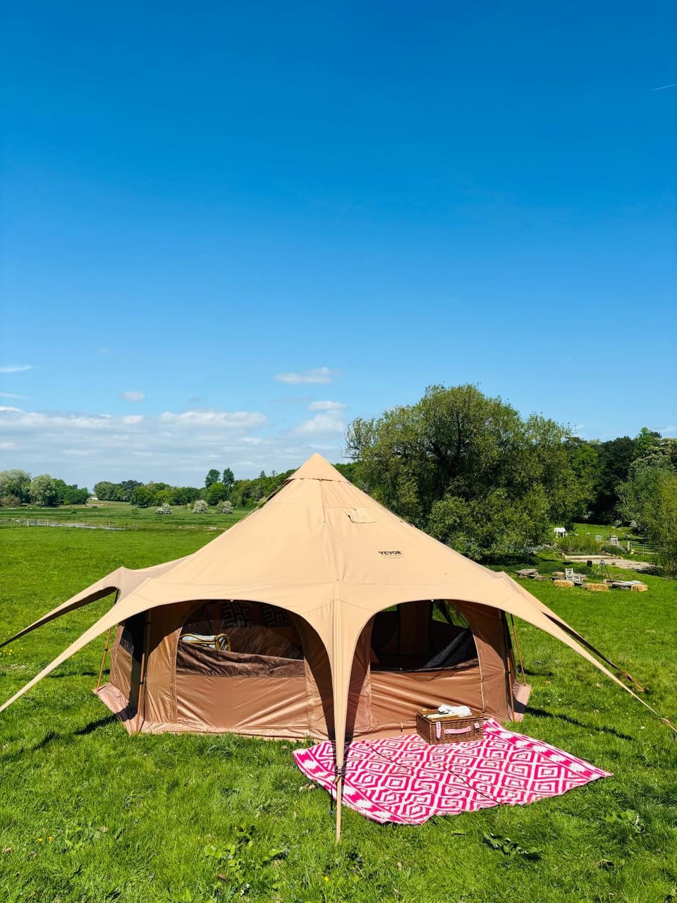 Hertford belltent farm stay riverside firepit bbq Luxury tent in Hertford