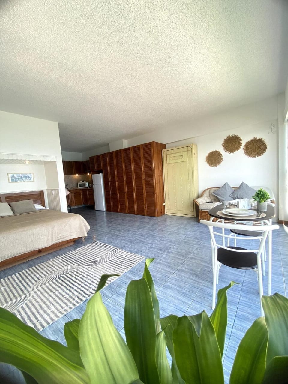 Living room, Photo of the whole room