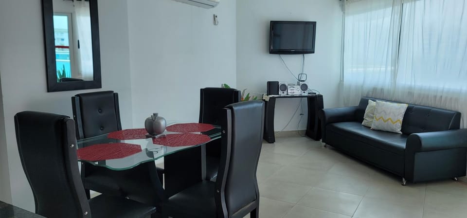 TV and multimedia, Living room, Seating area, Dining area, air conditioner