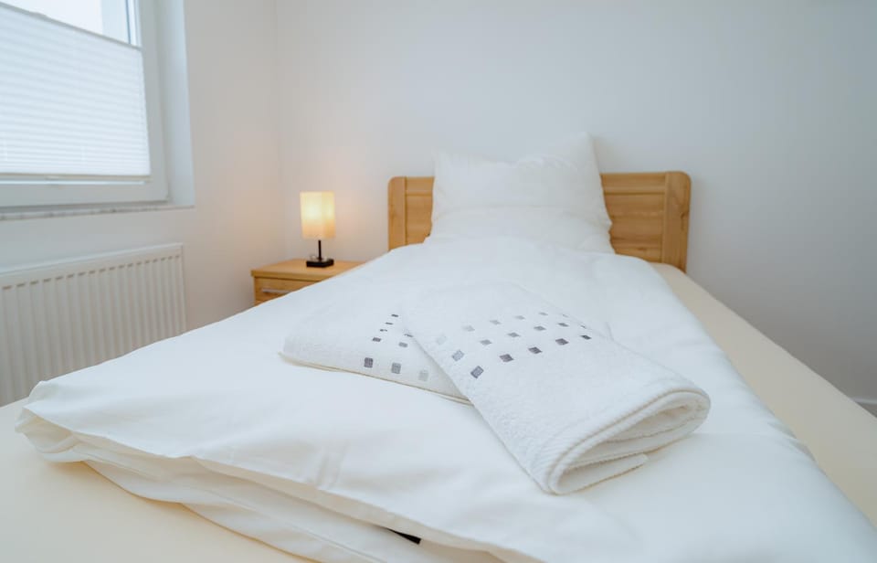 Bed, Photo of the whole room, Bedroom, towels