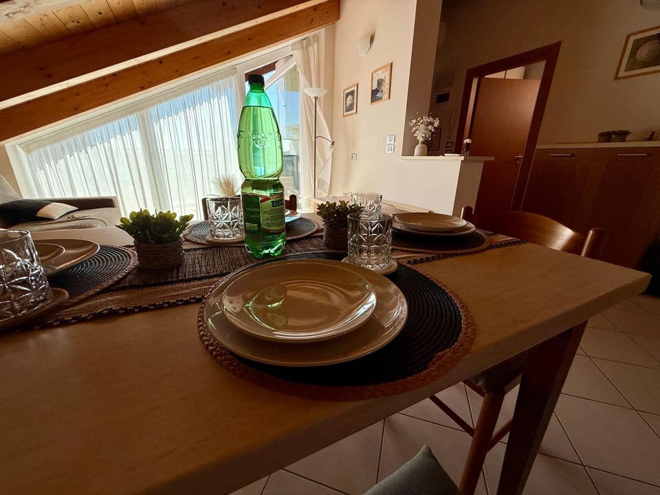 Food and drinks, Dining area, Food, Drinks