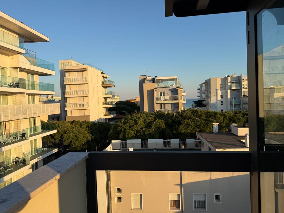 Property building, View (from property/room), Balcony/Terrace, City view