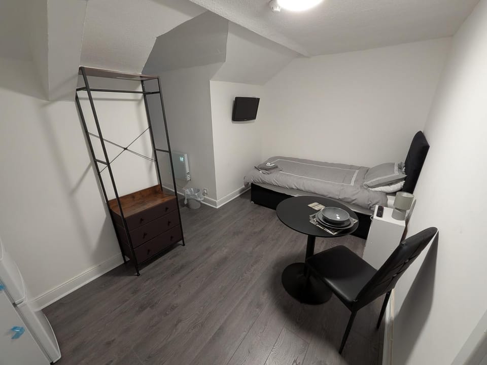 Tredegar Arms Budget Guesthouse For Walkers/Cyclists/Contractors/Traveler Bed and Breakfast in Wales