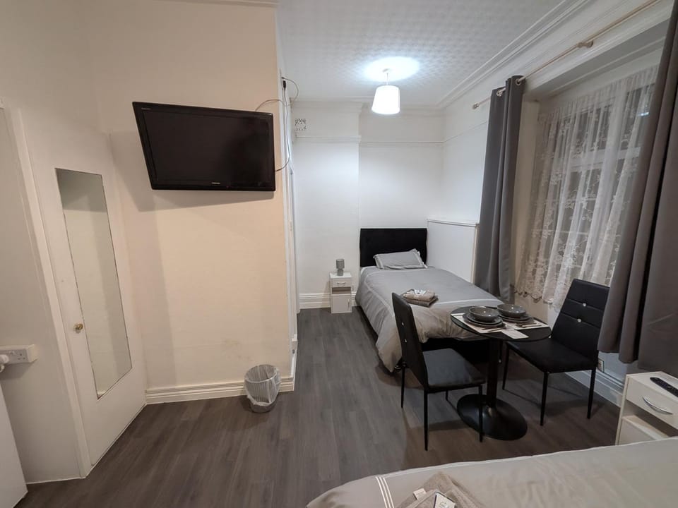 Tredegar Arms Budget Guesthouse For Walkers/Cyclists/Contractors/Traveler Bed and Breakfast in Wales
