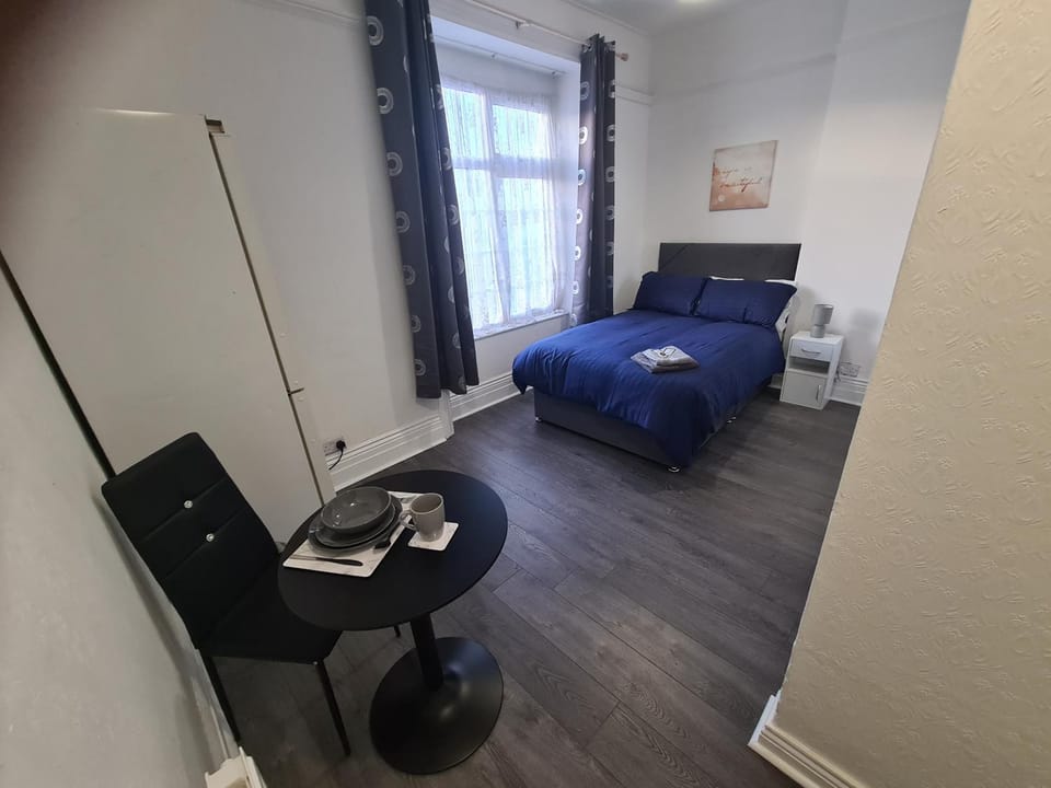 Tredegar Arms Budget Guesthouse For Walkers/Cyclists/Contractors/Traveler Bed and Breakfast in Wales