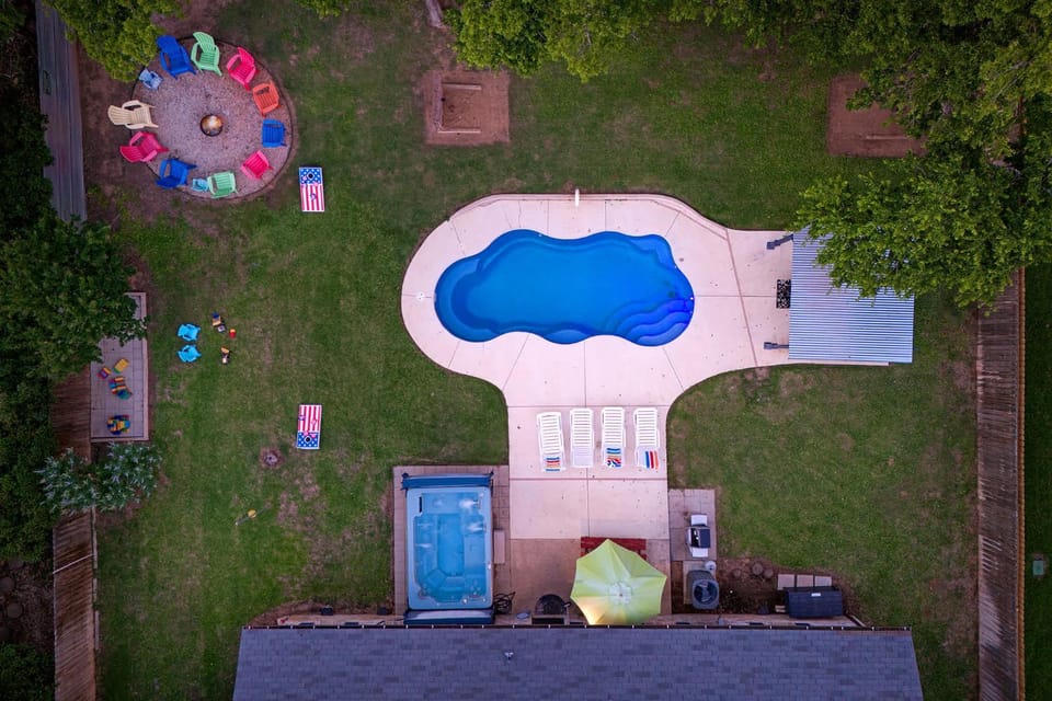 5 O'Clock Somewhere - Hot Tub Pool Fire Pit House in Fredericksburg