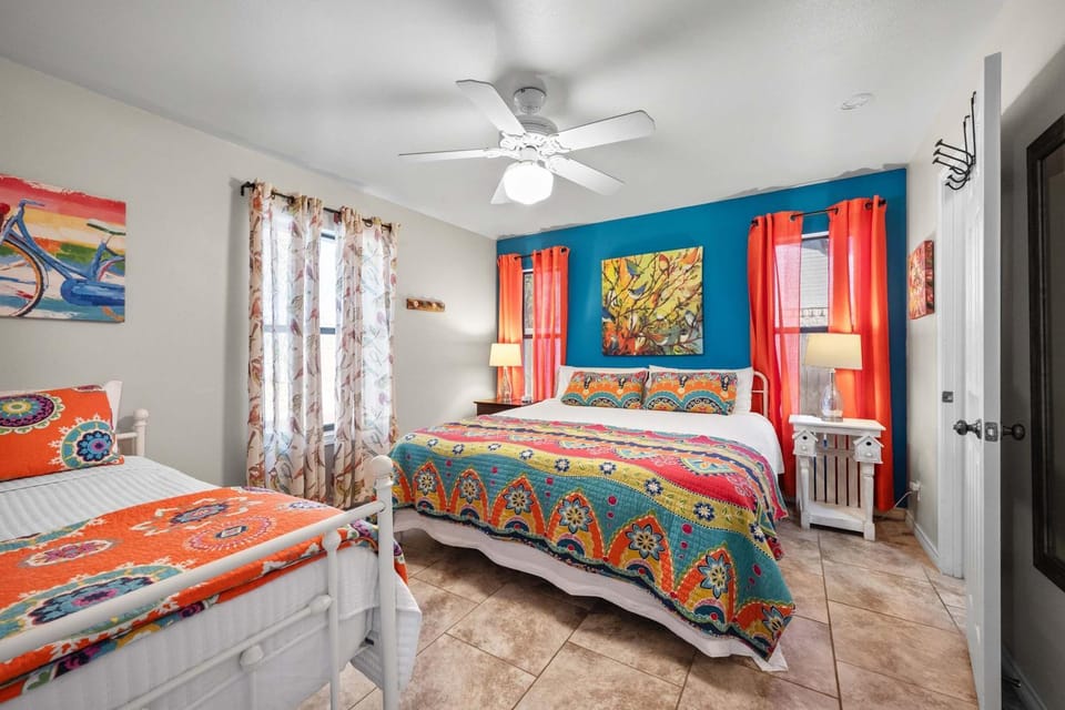 5 O'Clock Somewhere - Hot Tub Pool Fire Pit House in Fredericksburg