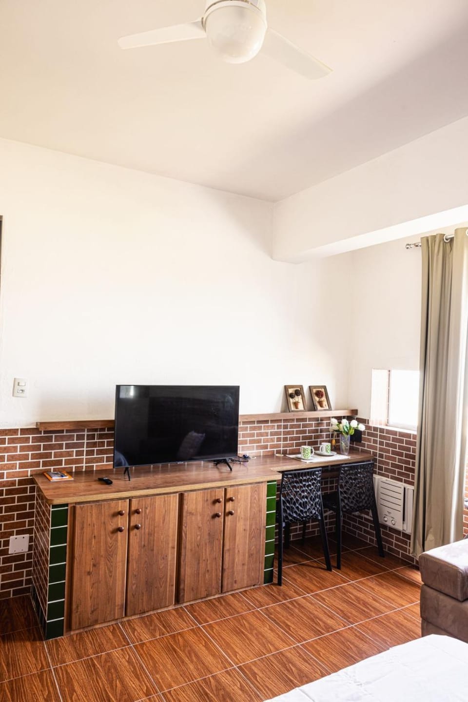 Communal lounge/ TV room, TV and multimedia, Dining area