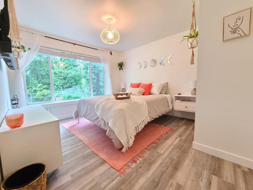 PNW Creekside Escape Relax, Unwind, Explore Apartment in Marysville
