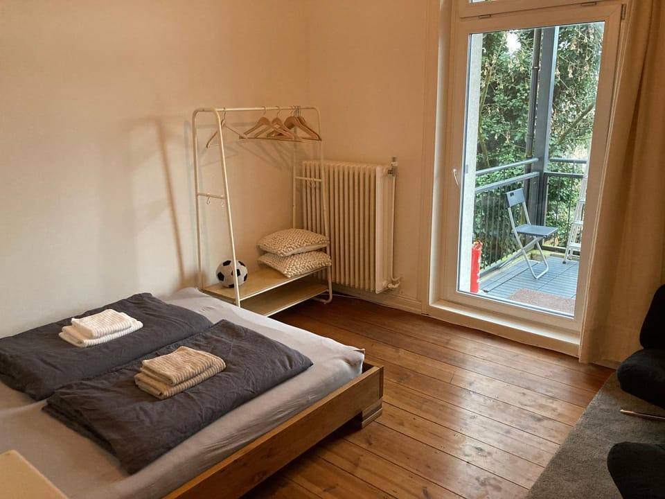 Zentrales Zimmer mit eigenem Balkon Vacation rental in Hamburg