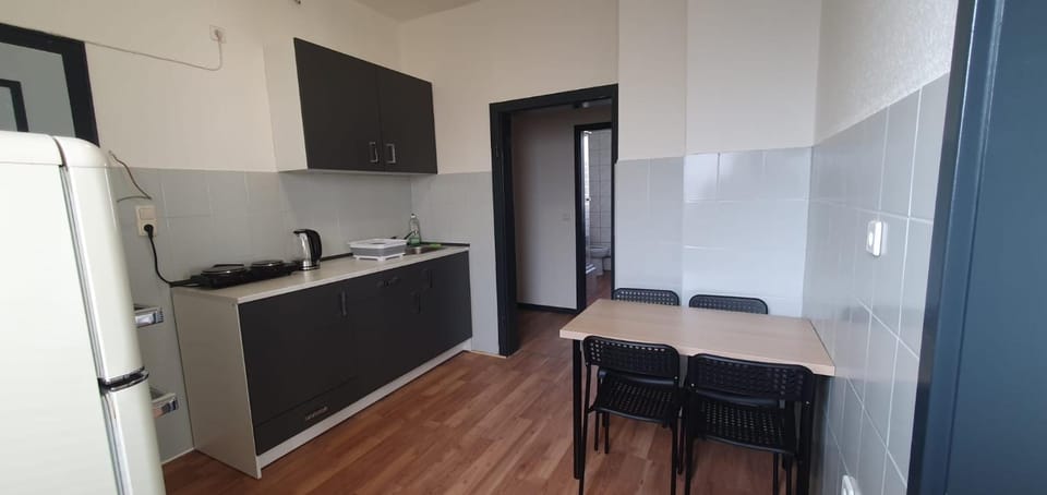 Kitchen or kitchenette, Dining area, stove