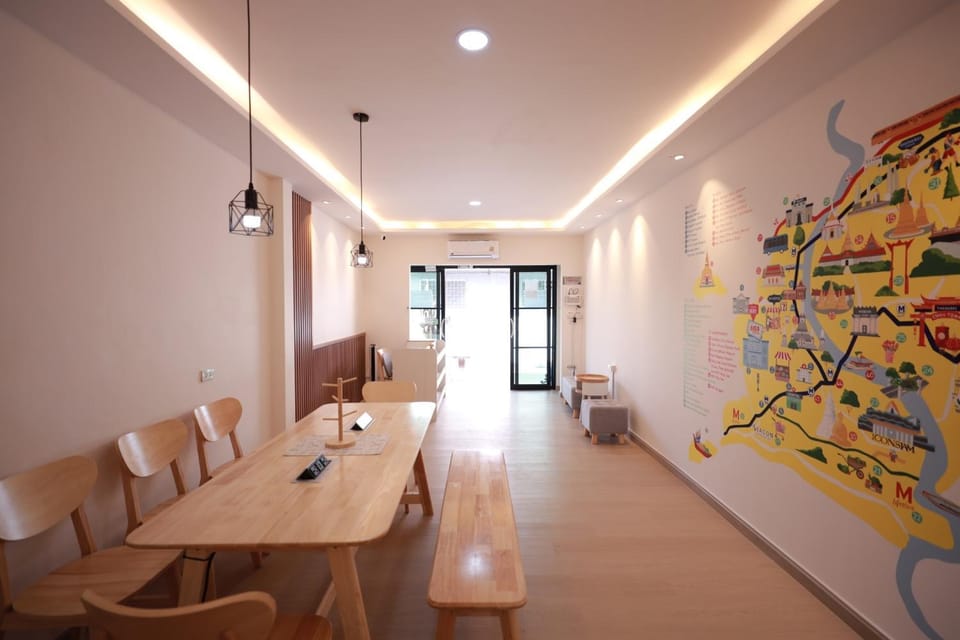 Communal lounge/ TV room
