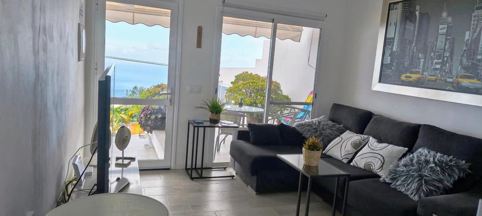 TV and multimedia, Balcony/Terrace, Living room, Garden view, Landmark view, Mountain view, Sea view