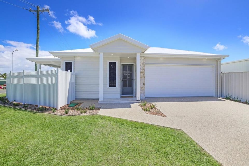 2min walk to Esplanade - Perfect Bargara Escape House in Bargara
