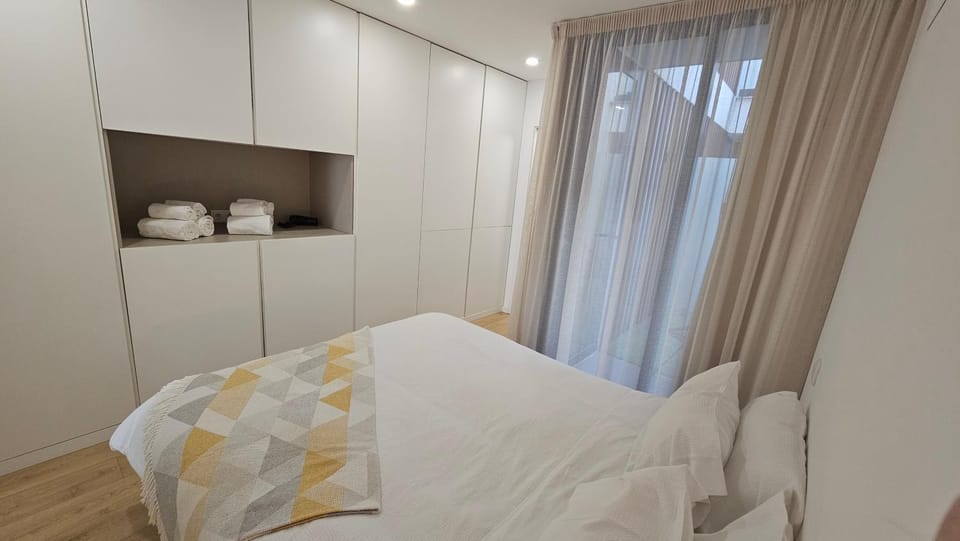 Bed, Balcony/Terrace, Photo of the whole room, Bedroom, wardrobe