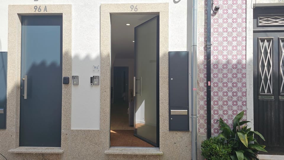 Property building, Facade/entrance, Day