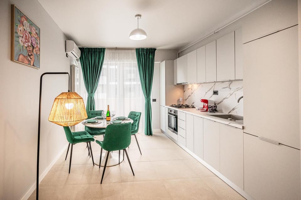 Kitchen or kitchenette, Dining area, stove
