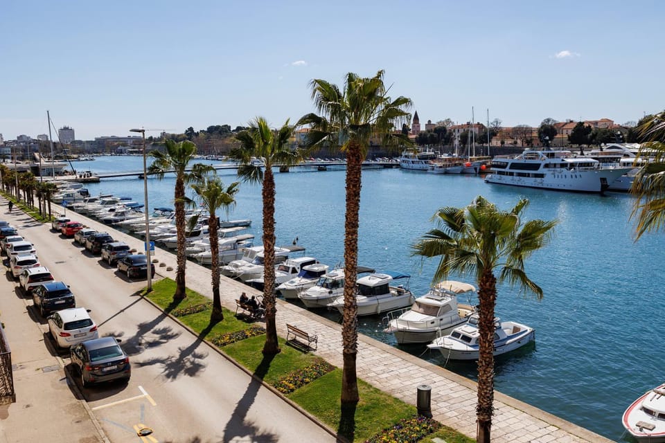 Day, Neighbourhood, City view, Sea view, Location, Parking