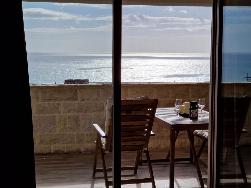 Natural landscape, Balcony/Terrace, Sea view