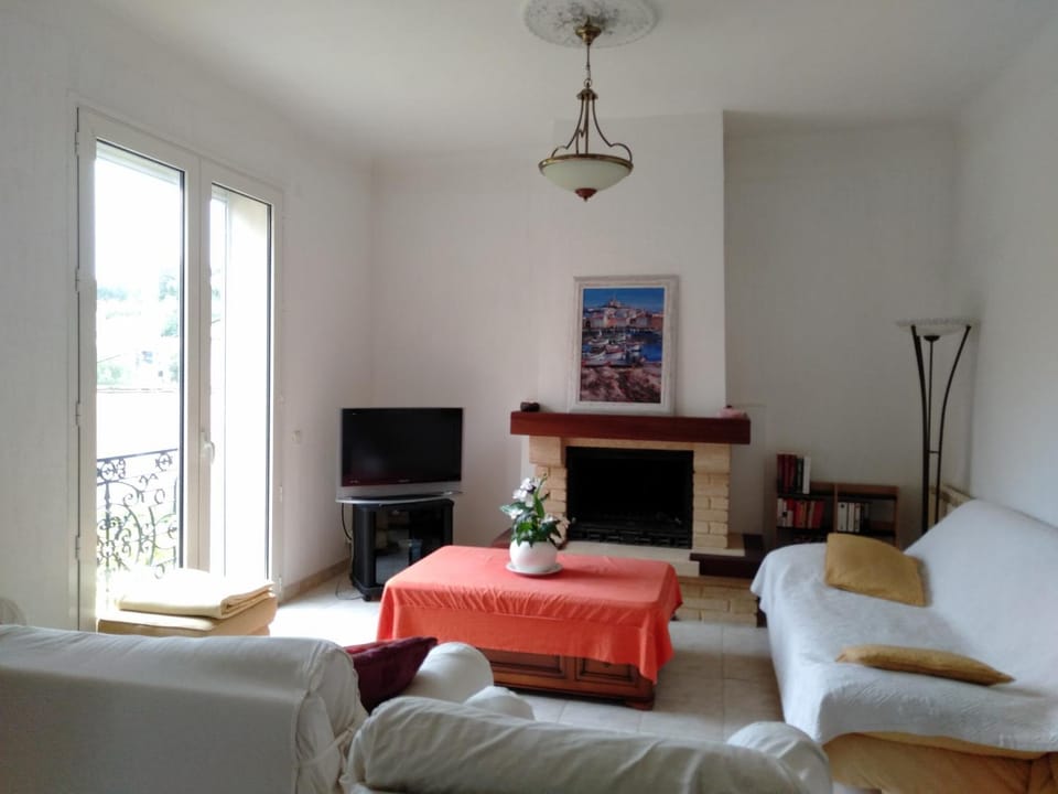 Communal lounge/ TV room, TV and multimedia, Living room, Seating area