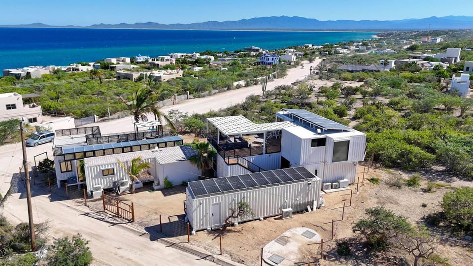 20-30 Knots- 5BR4BA Game Night Villa Hot Tub House in Baja California Sur