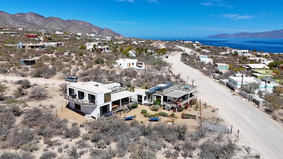 20-30 Knots- 5BR4BA Game Night Villa Hot Tub House in Baja California Sur